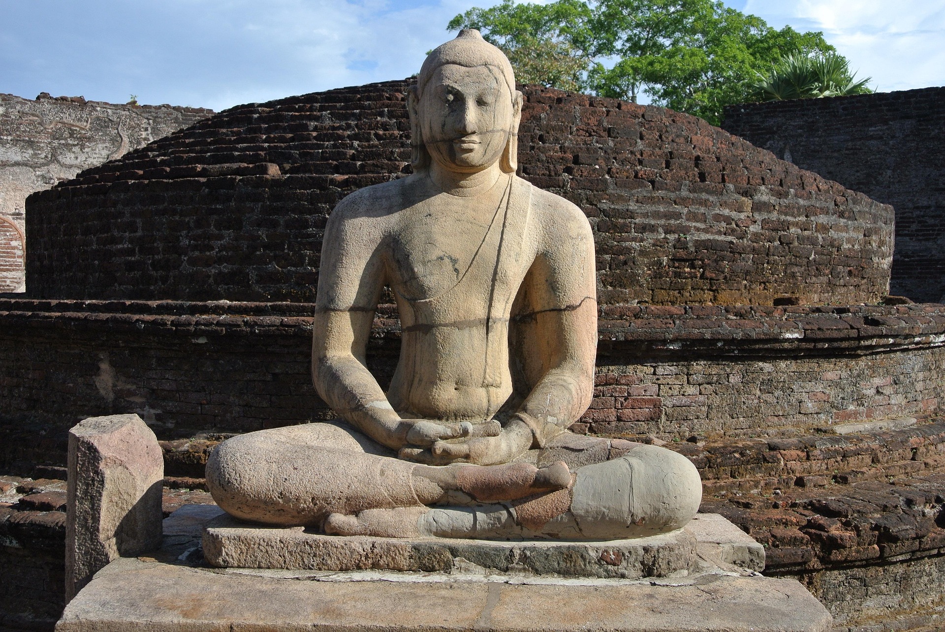 Culture, Hills & Coast — Anuradhapura, Polonnaruwa